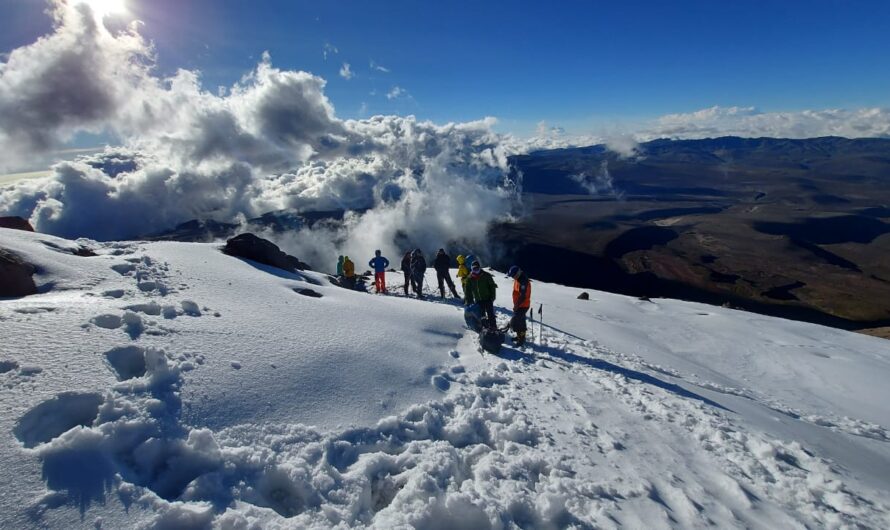 Climbing Cotopaxi and 5 Volcanoes in 6- Day Tour